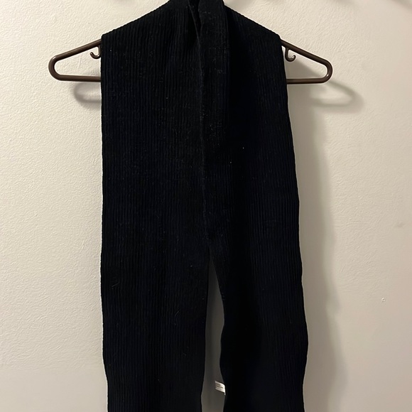 SALE!!! NWOT BLACK SOFT SCARF 🔥🔥🔥 5/25!!!! - Picture 1 of 6